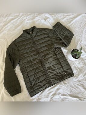 Men's Lightweight Quilted Puffer Jacket in Olive